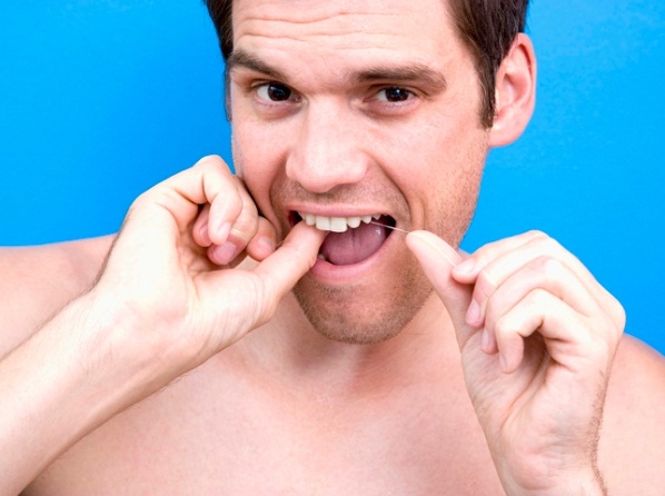 Diabetes: El cuidado de los dientes es fundamental - ¡Utiliza hilo dental!